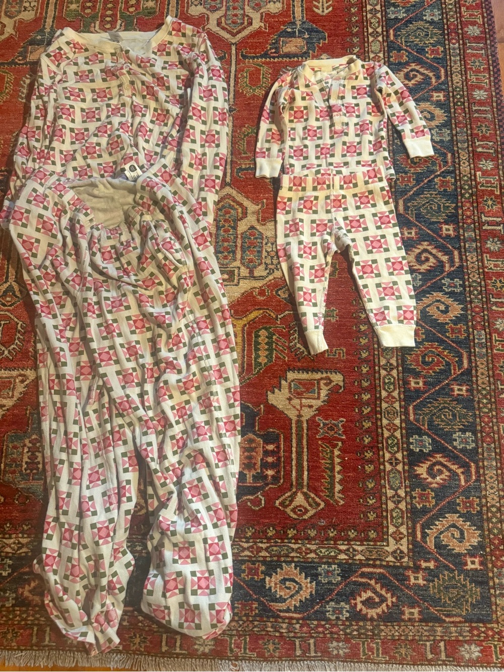 SET Mommy and Me Matching Holiday Print Waffle Pajamas 2T and L